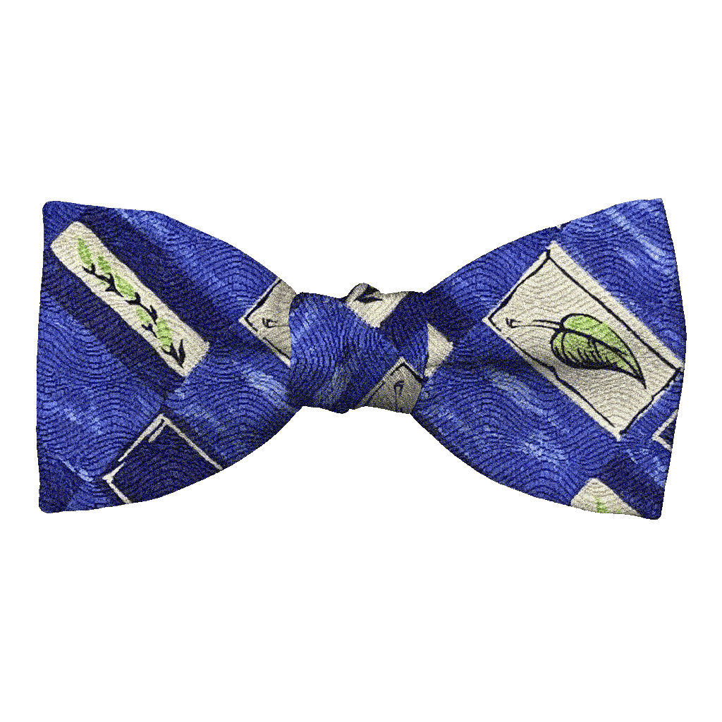 [BT-S-50-E-60-6604] Schleife aus Seide, Form: gerade, Höhe: 50, Stoff: blau-weiß gemustert mit Blättern in grün (6604) (EASY: vorgebunden mit verstellbarer Größe)