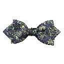 Schleife aus Seide, Form: spitz, Höhe: 60, Stoff: kleines Paisley in blau, grün und gelb auf dunkelblau (6499)